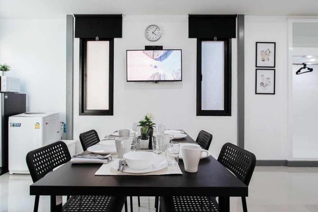 P4 Silom Large 2Beds Full Kitchen Wifi 4-6Pax Apartamento Banguecoque Exterior foto