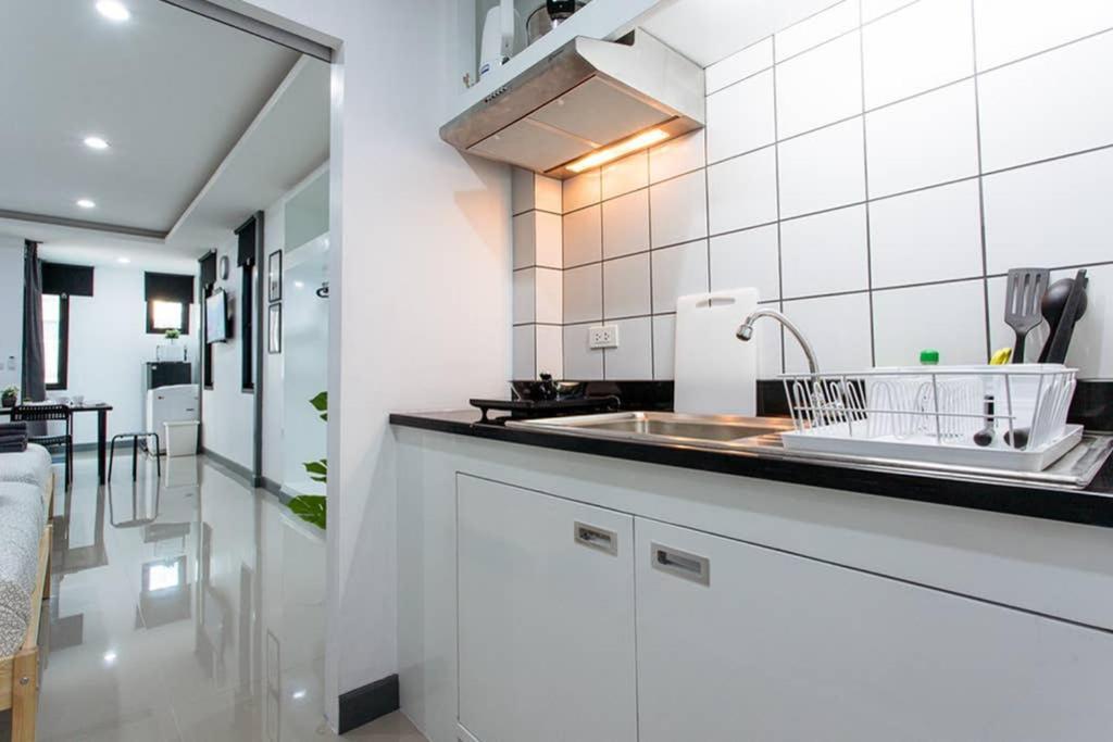 P4 Silom Large 2Beds Full Kitchen Wifi 4-6Pax Apartamento Banguecoque Exterior foto